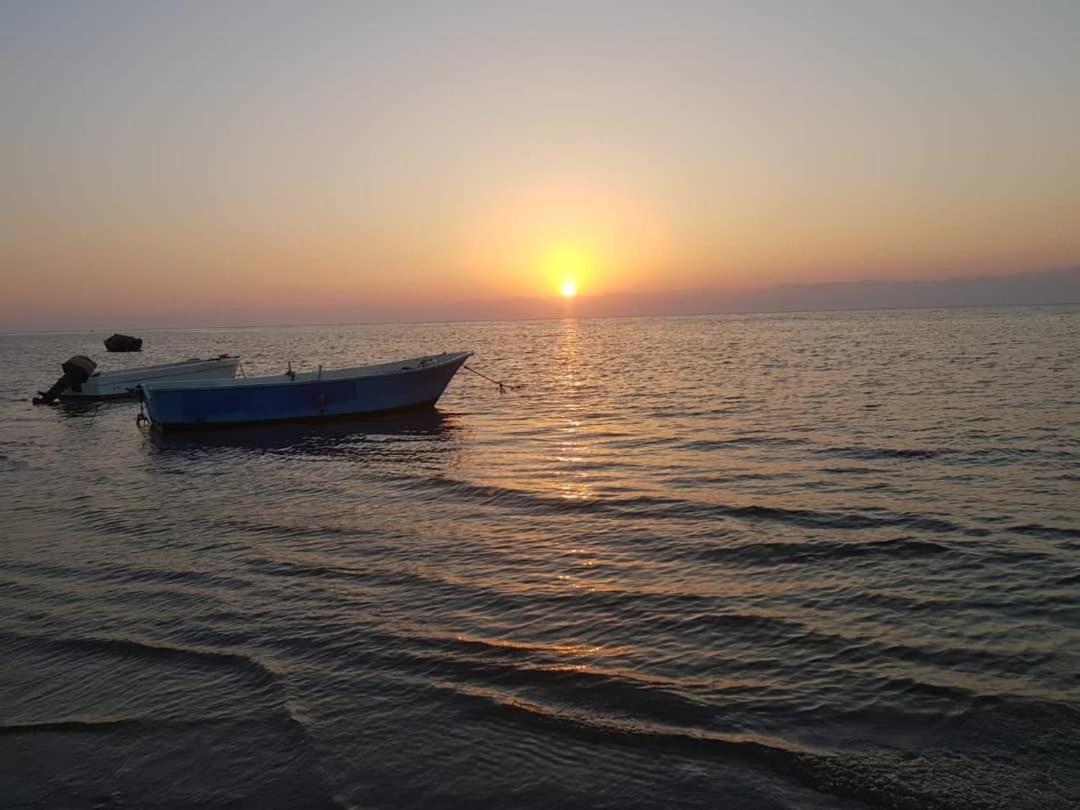 Sebaii Camp السباعى كامب شاطئ الترابين بجوار ويت بالس Albergue Nuweiba` Exterior foto