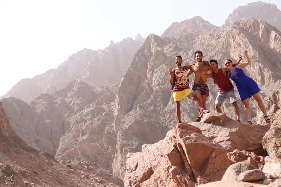 Sebaii Camp السباعى كامب شاطئ الترابين بجوار ويت بالس Albergue Nuweiba` Exterior foto