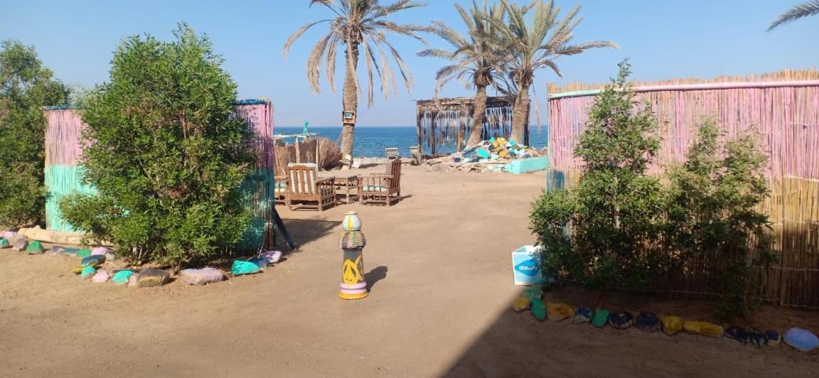 Sebaii Camp السباعى كامب شاطئ الترابين بجوار ويت بالس Albergue Nuweiba` Exterior foto